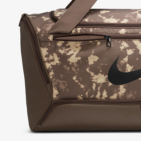 СУМКА NIKE NK BRSLA M DUFF - 9.5 AOP SP25
