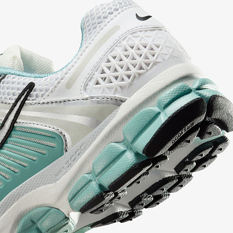 Кроссовки NIKE W ZOOM VOMERO 5