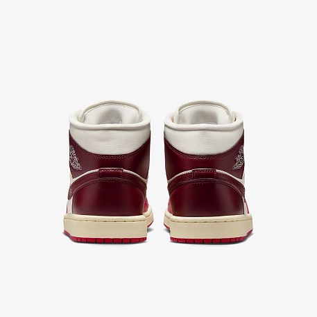 Кроссовки WMNS AIR JORDAN 1 MID