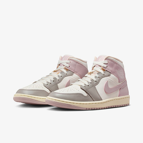 Кроссовки WMNS AIR JORDAN 1 MID