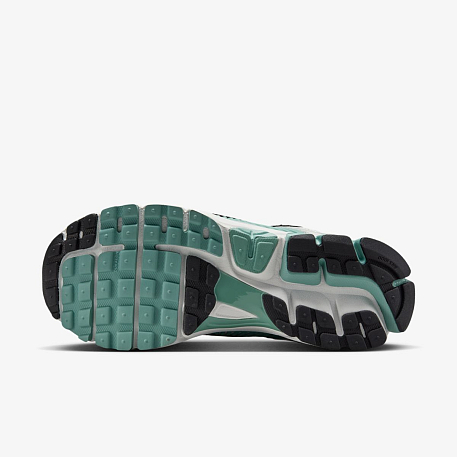 Кроссовки NIKE W ZOOM VOMERO 5