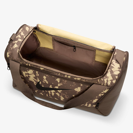 СУМКА NIKE NK BRSLA S DUFF - 9.5 AOP SP25