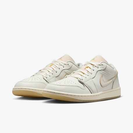 Кроссовки WMNS AIR JORDAN 1 LOW SE