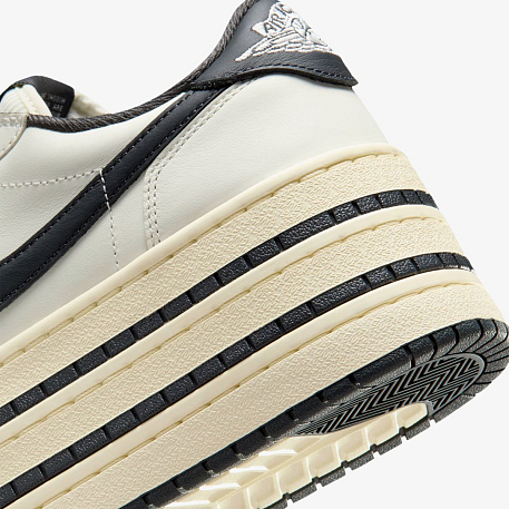 Кроссовки WMNS AIR JORDAN 1 TRIPLE STACK