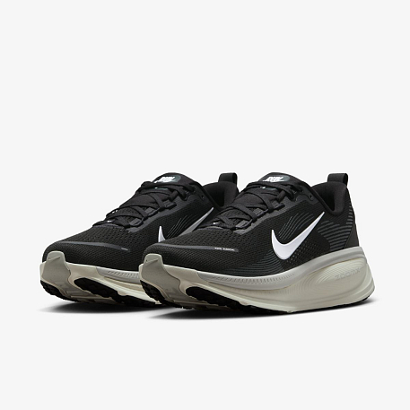 Кроссовки NIKE VOMERO 18