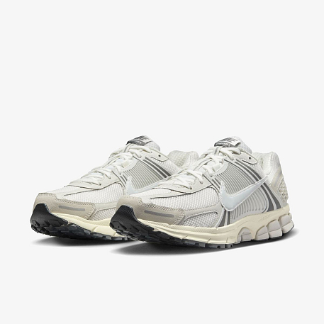 Кроссовки NIKE ZOOM VOMERO 5