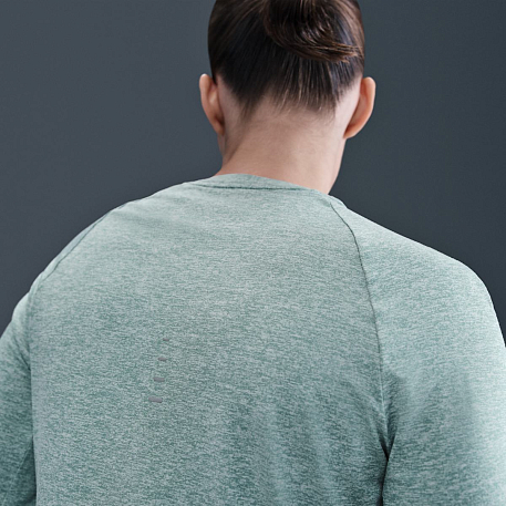 Футболка с длинным рукавом NIKE W NK SWIFT DF UV LS CRW