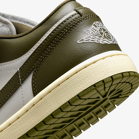 Кроссовки WMNS AIR JORDAN 1 LOW