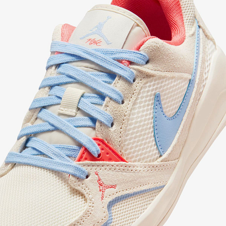 Кроссовки WMNS JORDAN CMFT ERA